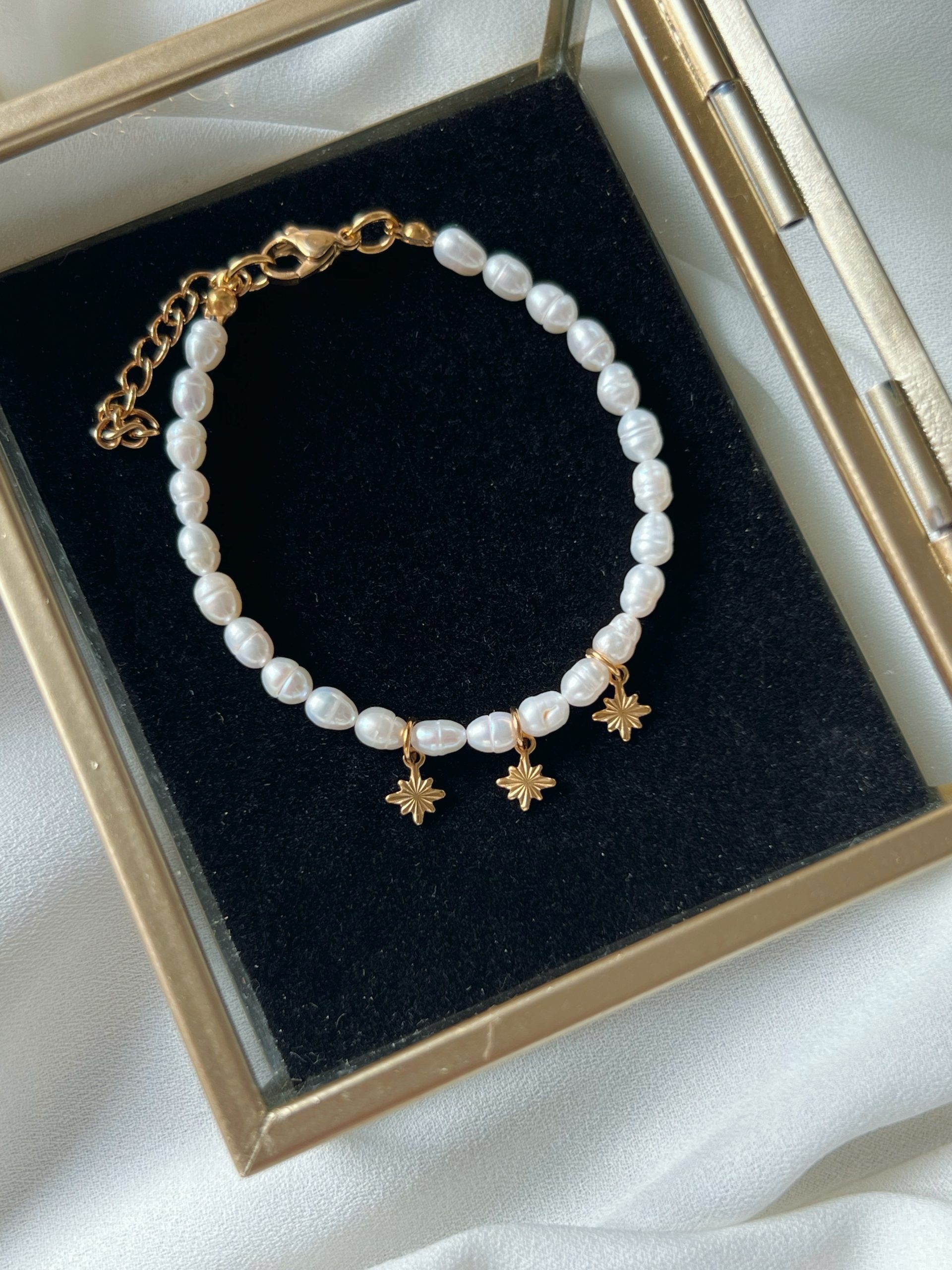 Elizabeth Freshwater Pearl Bracelet - Image 2